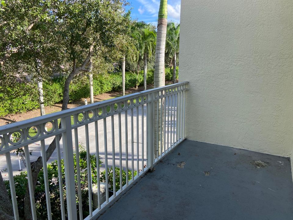 Activo con contrato: $1,980 (2 camas, 2 baños, 1141 Pies cuadrados)