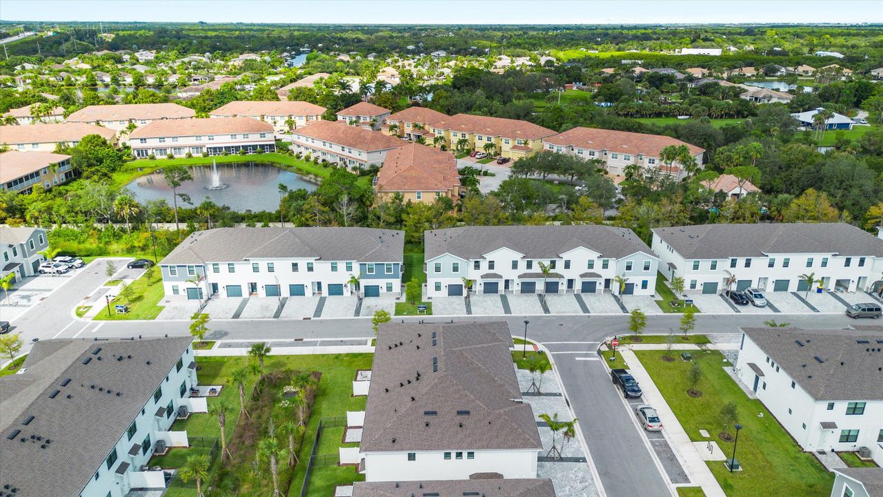 出租: $3,200 (3 贝兹, 2 浴室, 1550 平方英尺)