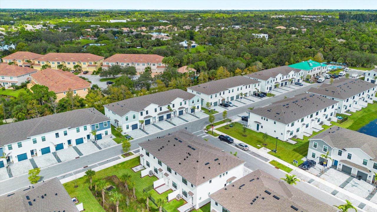 出租: $3,200 (3 贝兹, 2 浴室, 1550 平方英尺)