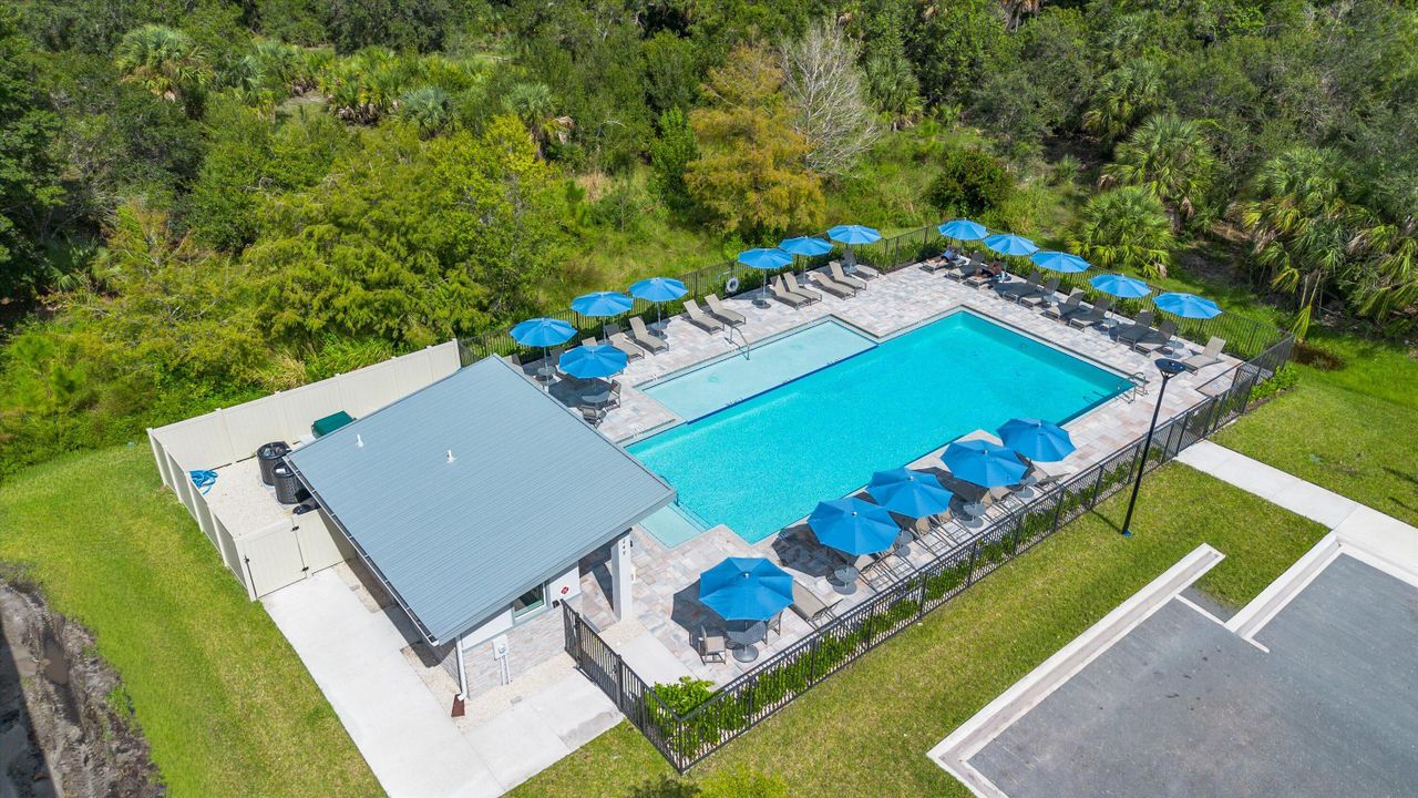 出租: $3,200 (3 贝兹, 2 浴室, 1550 平方英尺)