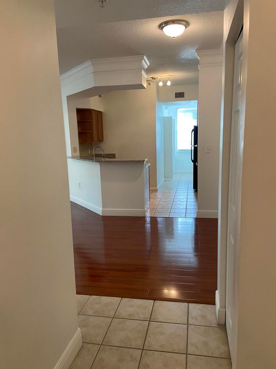 Activo con contrato: $1,980 (2 camas, 2 baños, 1141 Pies cuadrados)