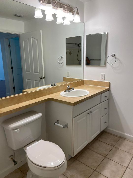 Activo con contrato: $1,980 (2 camas, 2 baños, 1141 Pies cuadrados)