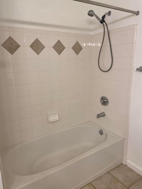 Activo con contrato: $1,980 (2 camas, 2 baños, 1141 Pies cuadrados)