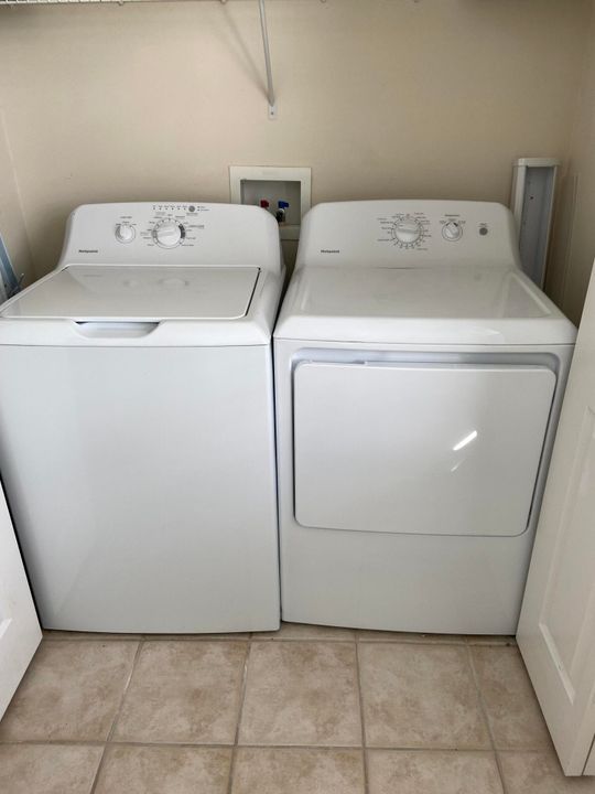 Activo con contrato: $1,980 (2 camas, 2 baños, 1141 Pies cuadrados)