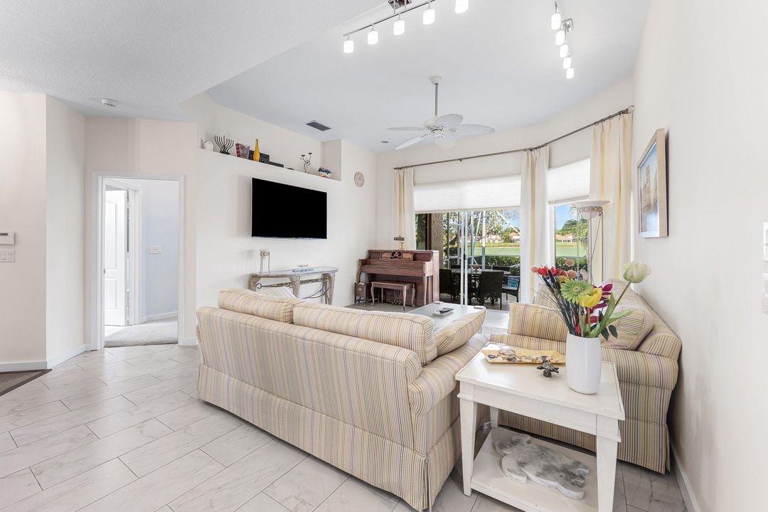 En Venta: $635,000 (3 camas, 3 baños, 2054 Pies cuadrados)