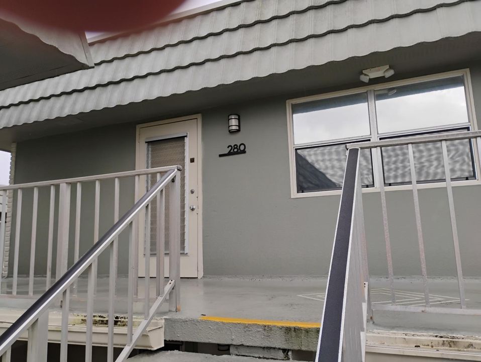 For Sale: $135,000 (2 beds, 2 baths, 880 Square Feet)