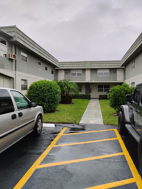 For Sale: $135,000 (2 beds, 2 baths, 880 Square Feet)