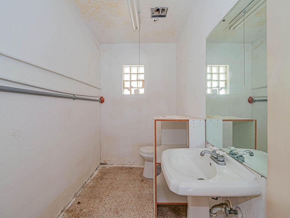 待售: $579,000 (0 贝兹, 0 浴室, 1400 平方英尺)