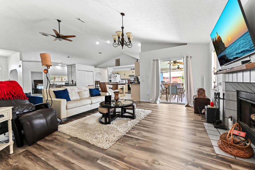 For Sale: $469,900 (5 beds, 2 baths, 2678 Square Feet)