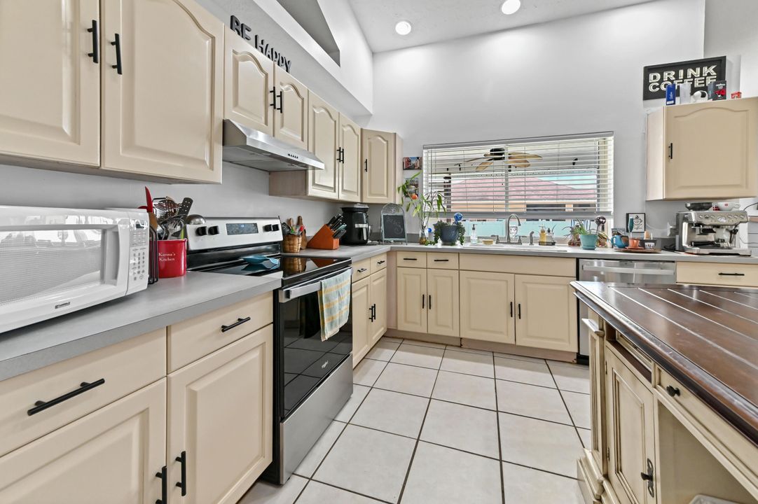 For Sale: $469,900 (5 beds, 2 baths, 2678 Square Feet)