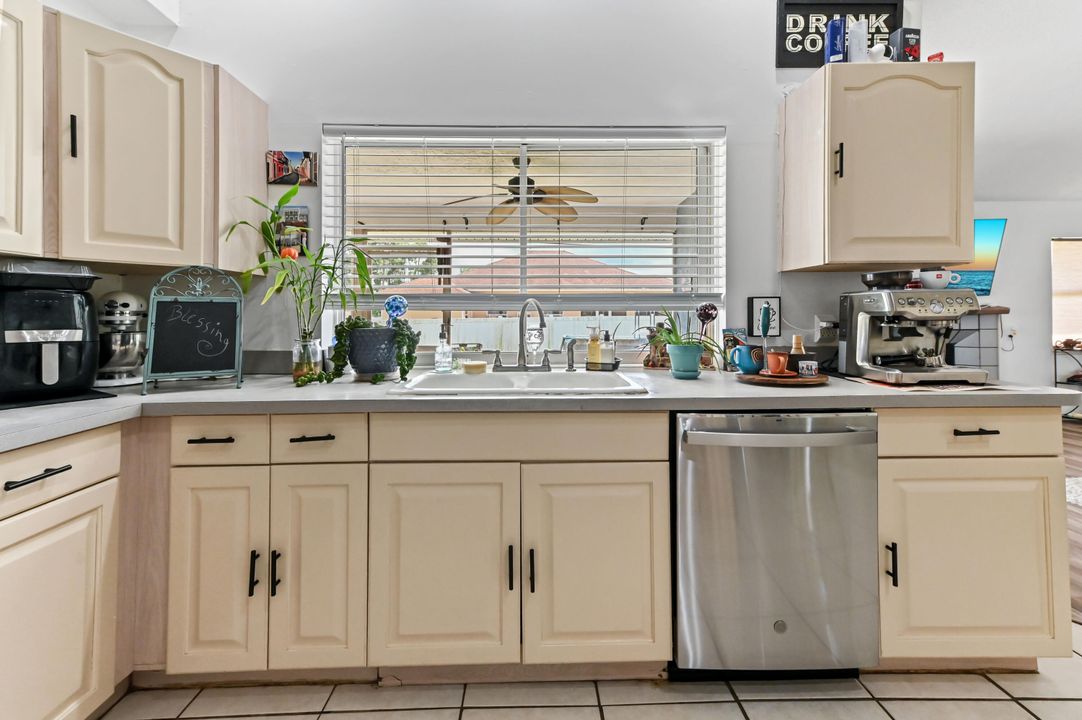 For Sale: $469,900 (5 beds, 2 baths, 2678 Square Feet)