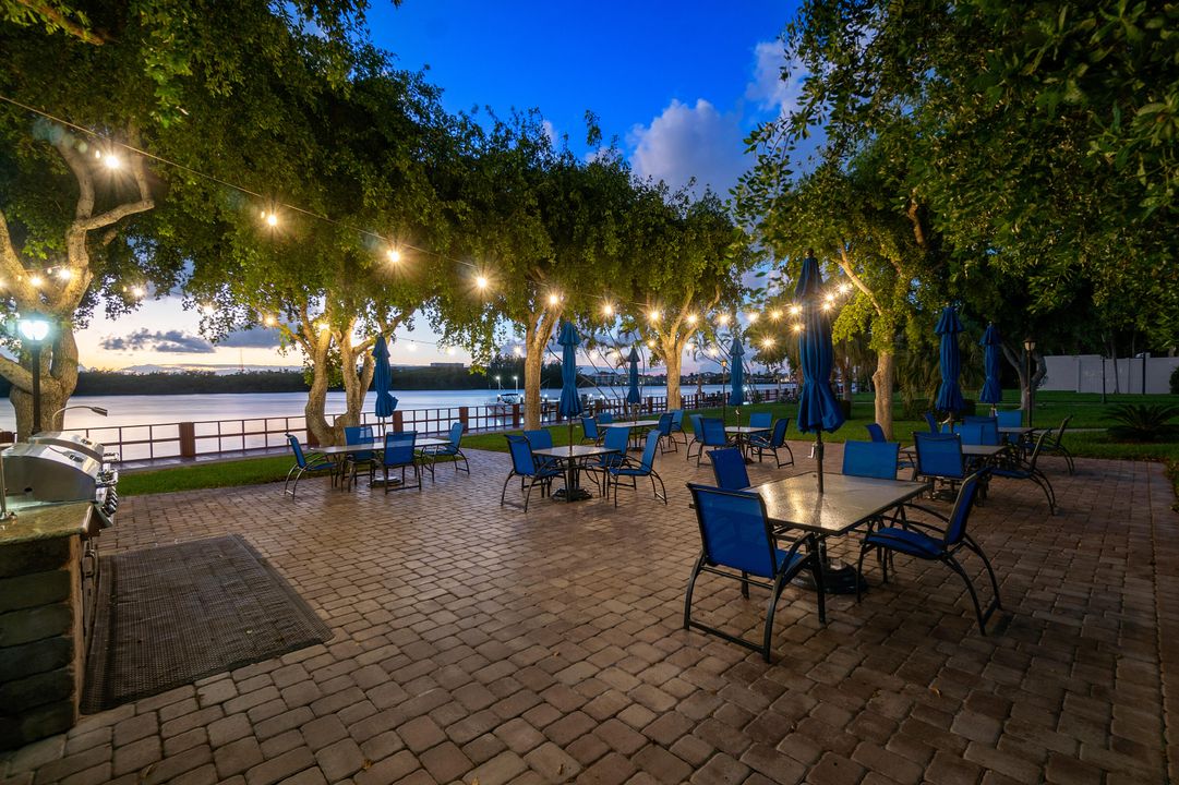 For Rent: $4,500 (1 beds, 1 baths, 734 Square Feet)