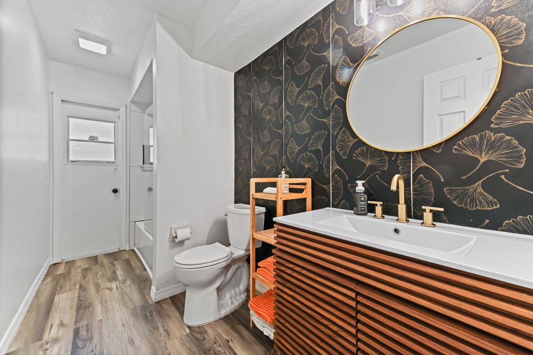 For Sale: $469,900 (5 beds, 2 baths, 2678 Square Feet)