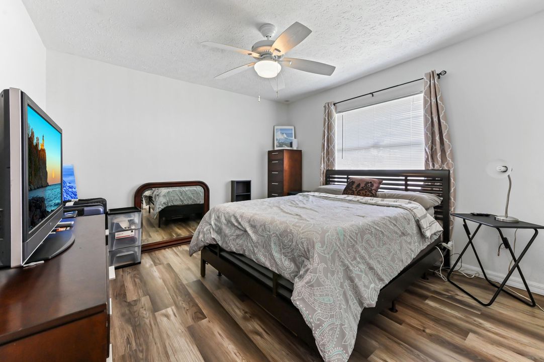 For Sale: $469,900 (5 beds, 2 baths, 2678 Square Feet)