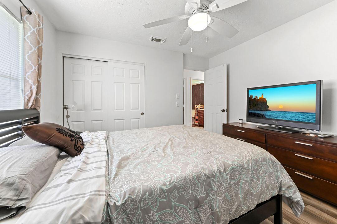 For Sale: $469,900 (5 beds, 2 baths, 2678 Square Feet)