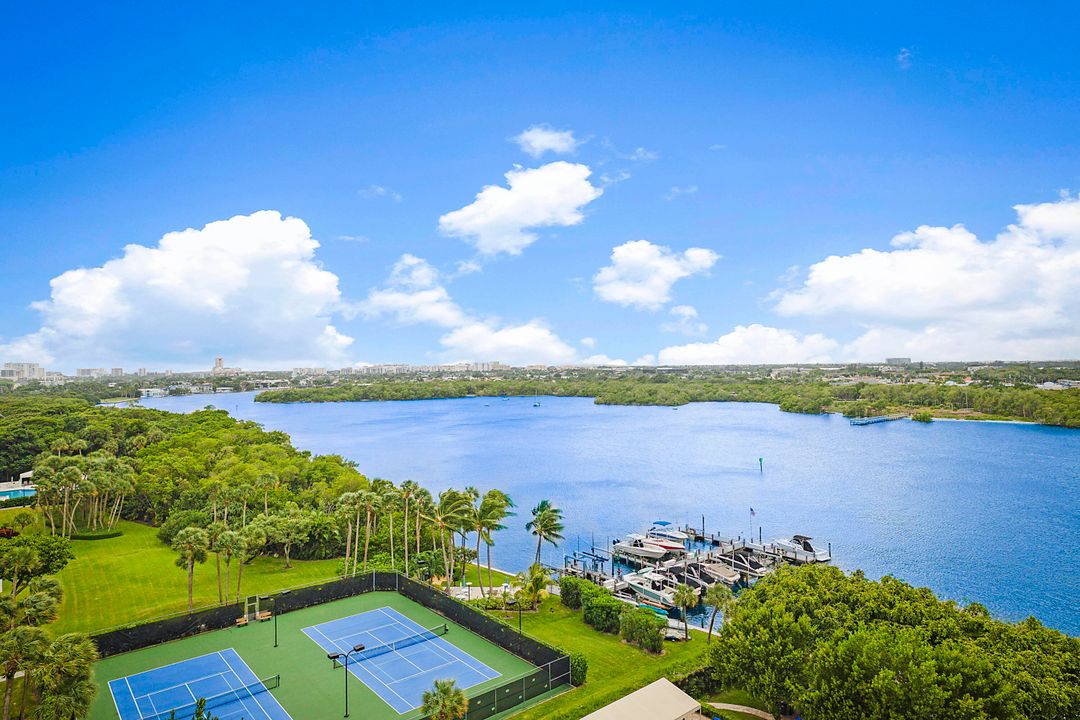 For Rent: $4,500 (1 beds, 1 baths, 734 Square Feet)