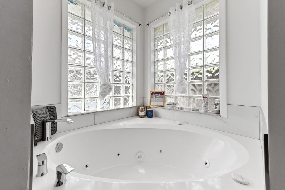 For Sale: $469,900 (5 beds, 2 baths, 2678 Square Feet)