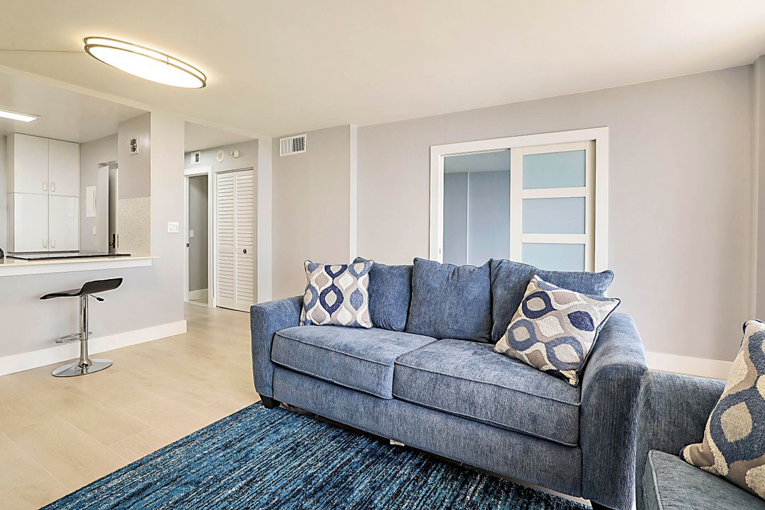 For Rent: $4,500 (1 beds, 1 baths, 734 Square Feet)