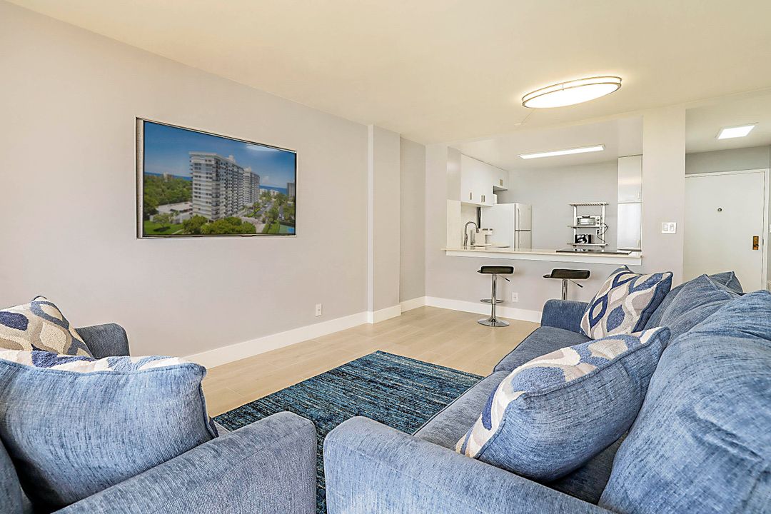 For Rent: $4,500 (1 beds, 1 baths, 734 Square Feet)