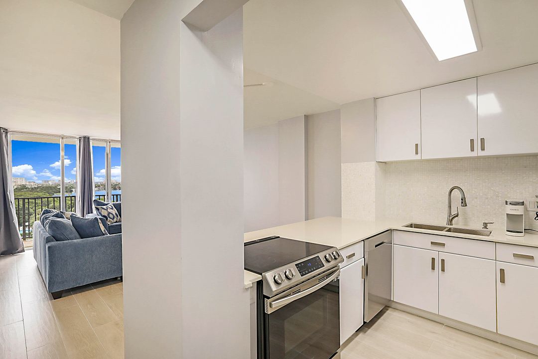 For Rent: $4,500 (1 beds, 1 baths, 734 Square Feet)