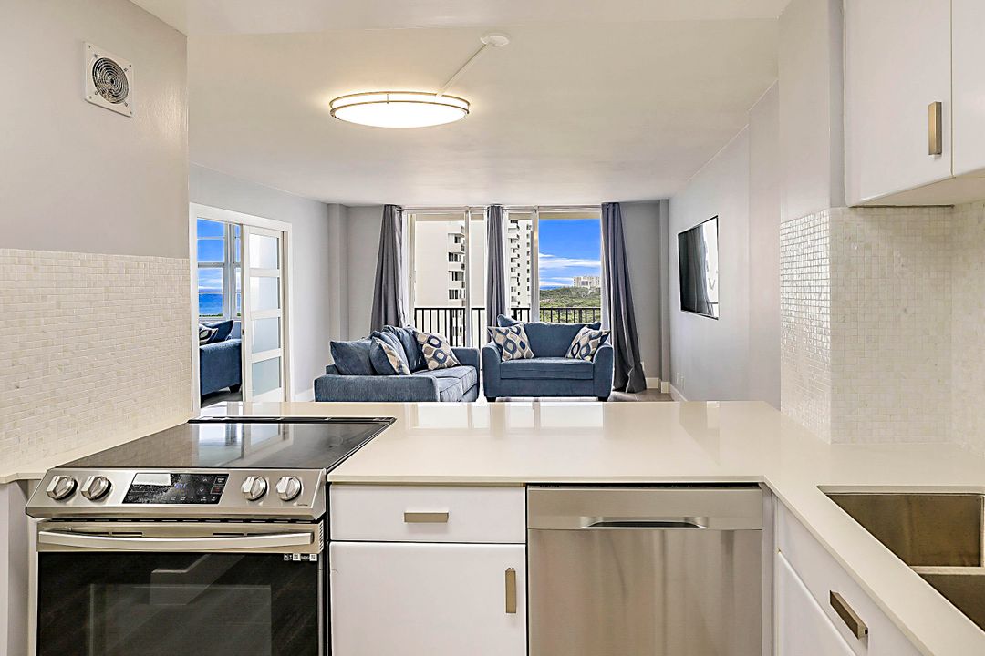 For Rent: $4,500 (1 beds, 1 baths, 734 Square Feet)