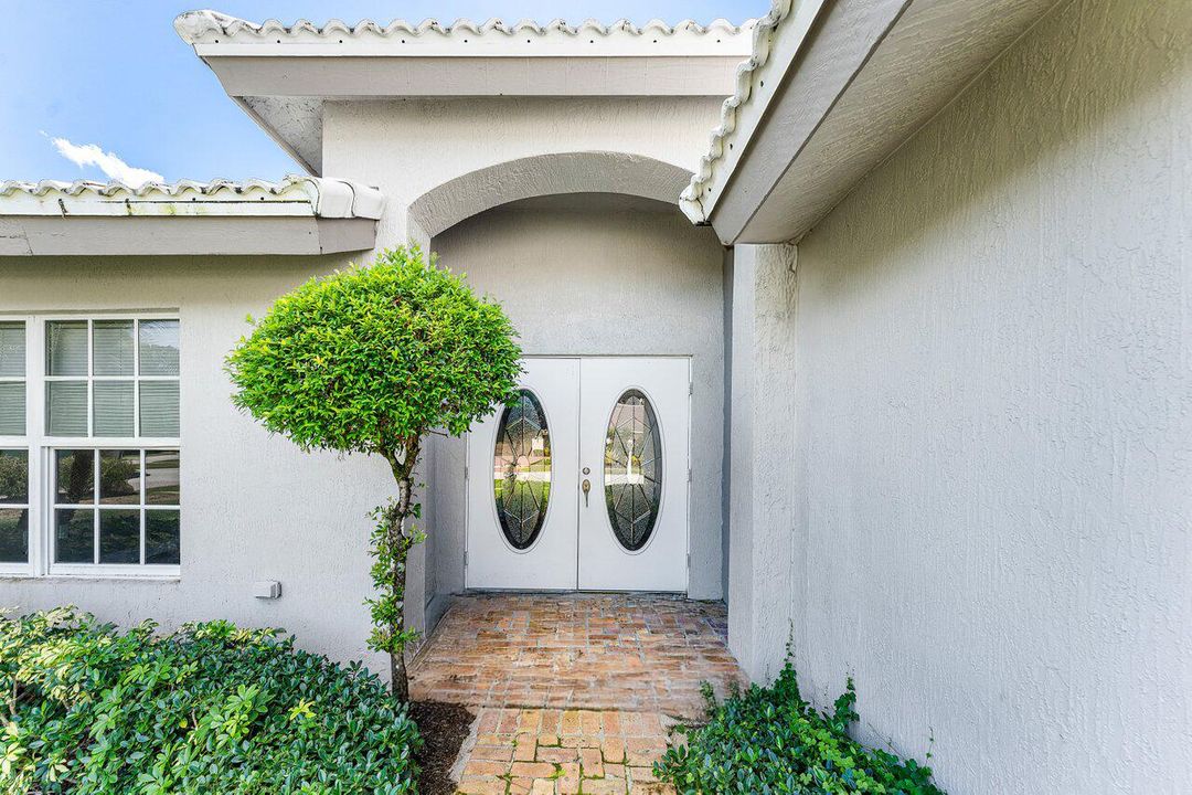 For Sale: $850,000 (3 beds, 2 baths, 2148 Square Feet)