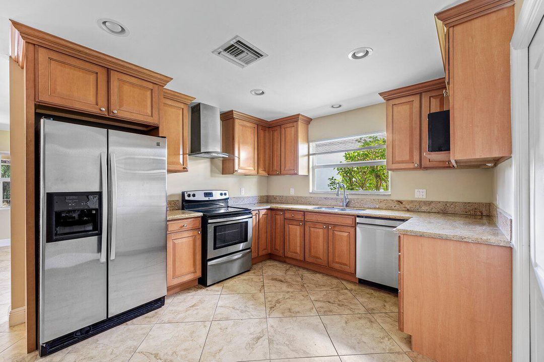 For Sale: $850,000 (3 beds, 2 baths, 2148 Square Feet)