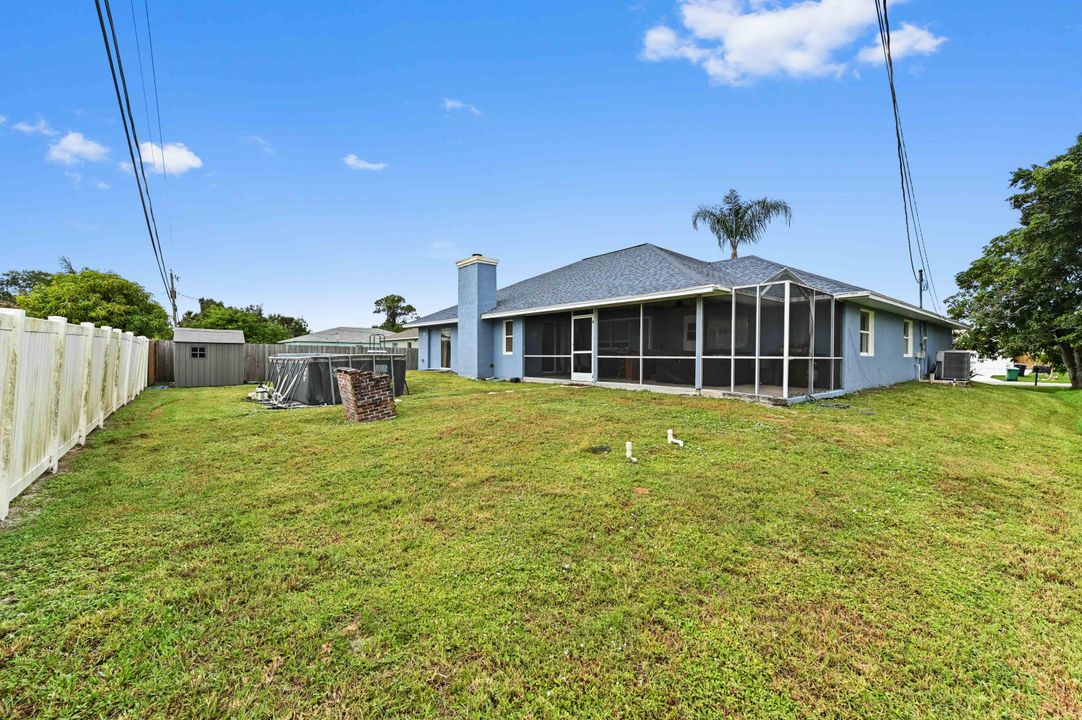 For Sale: $469,900 (5 beds, 2 baths, 2678 Square Feet)