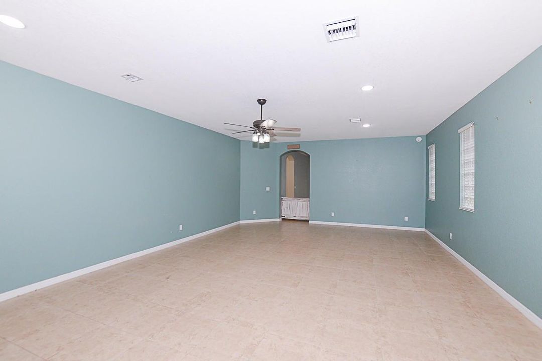 出租: $2,850 (4 贝兹, 2 浴室, 2259 平方英尺)