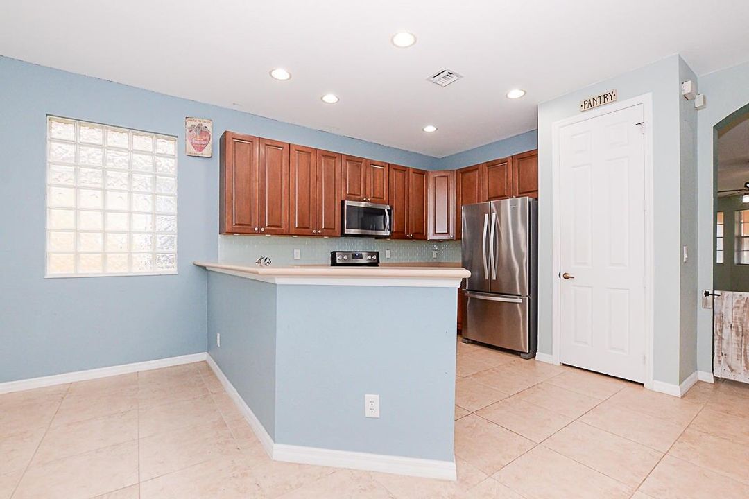 出租: $2,850 (4 贝兹, 2 浴室, 2259 平方英尺)