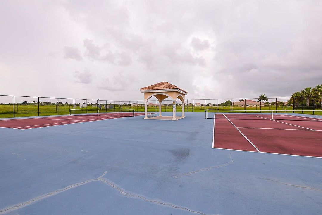 出租: $2,850 (4 贝兹, 2 浴室, 2259 平方英尺)