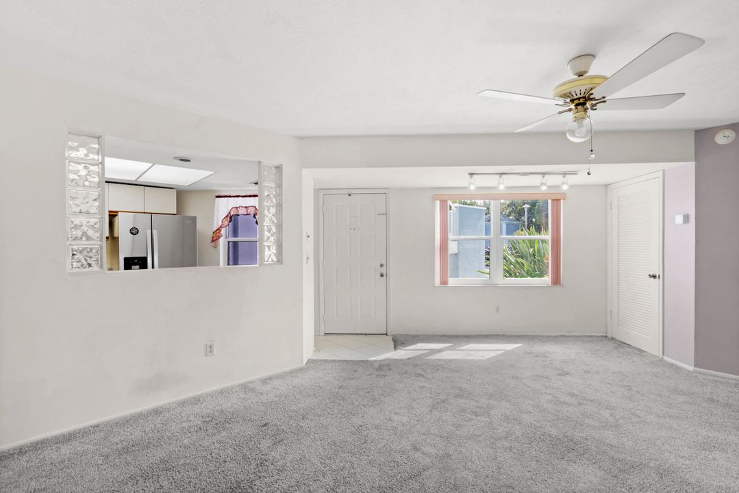 合同活跃: $169,999 (2 贝兹, 2 浴室, 1200 平方英尺)