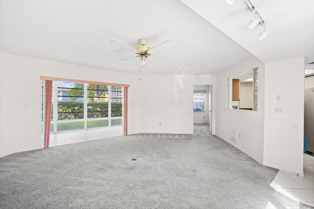 合同活跃: $169,999 (2 贝兹, 2 浴室, 1200 平方英尺)