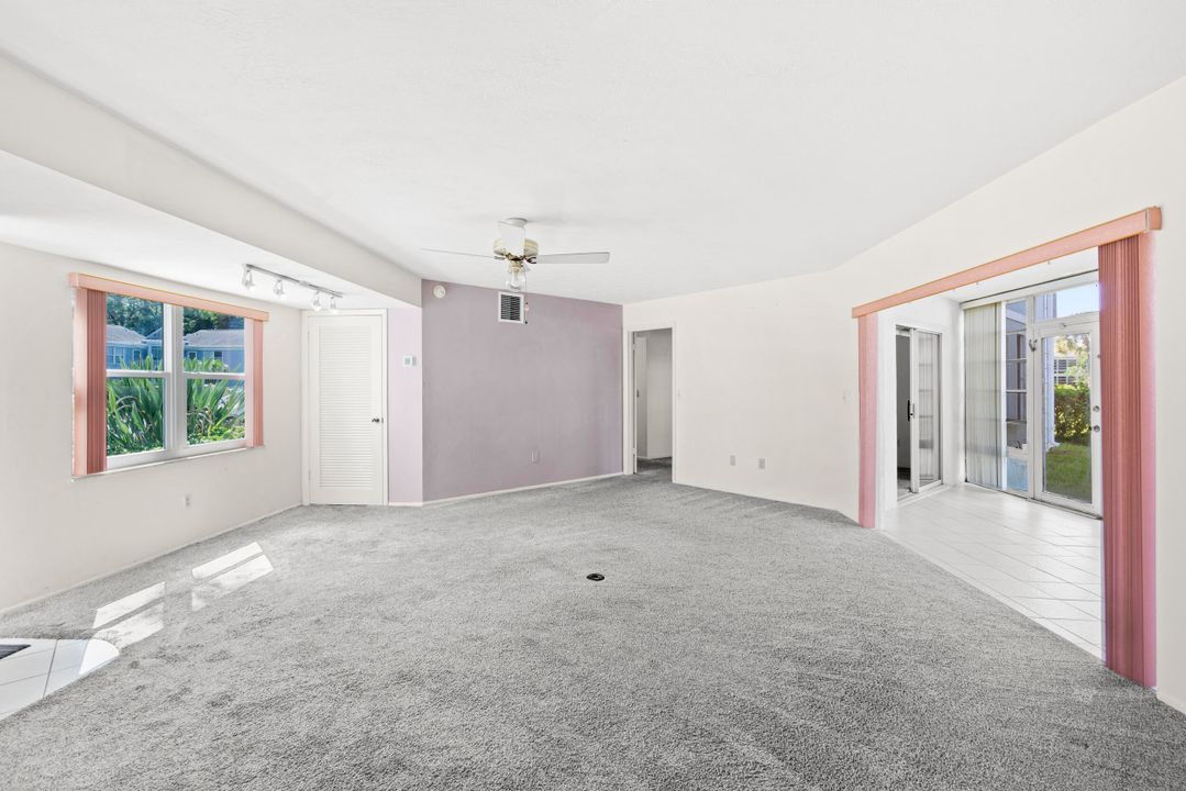 合同活跃: $169,999 (2 贝兹, 2 浴室, 1200 平方英尺)