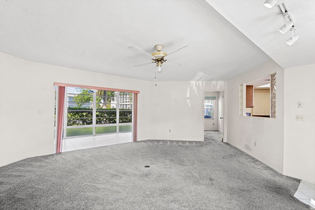 合同活跃: $169,999 (2 贝兹, 2 浴室, 1200 平方英尺)