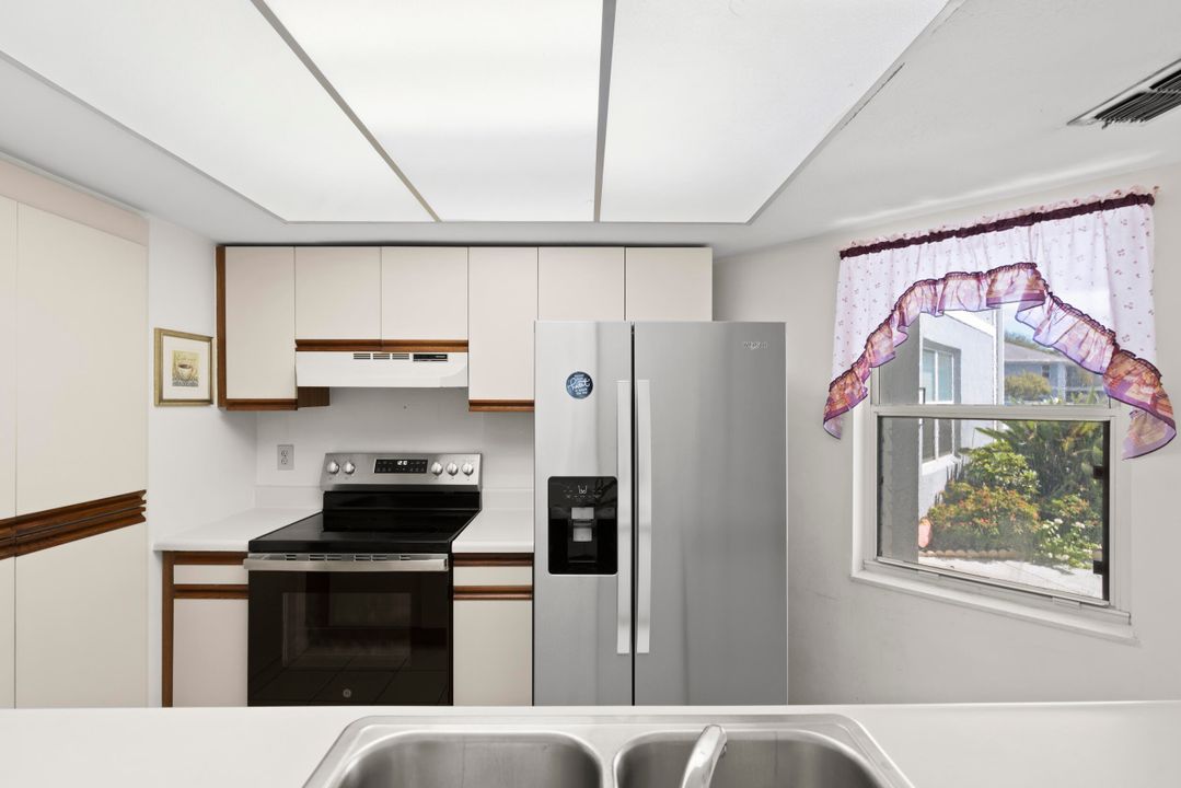 合同活跃: $169,999 (2 贝兹, 2 浴室, 1200 平方英尺)