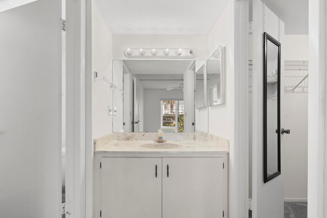 合同活跃: $169,999 (2 贝兹, 2 浴室, 1200 平方英尺)