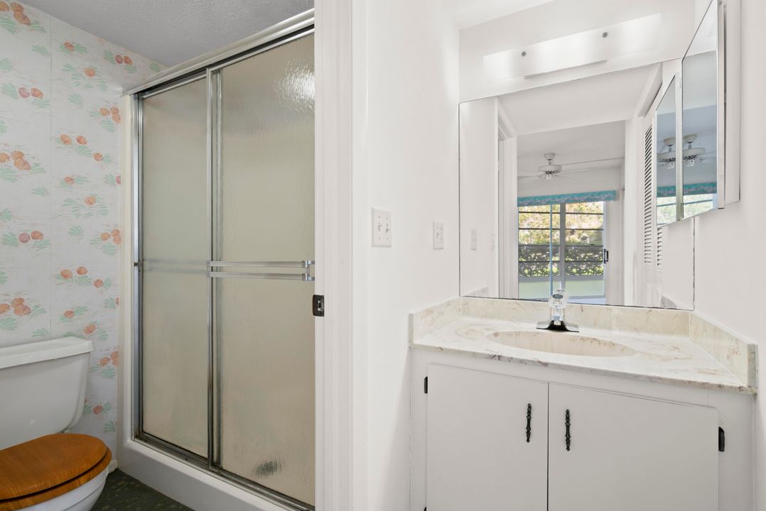 合同活跃: $169,999 (2 贝兹, 2 浴室, 1200 平方英尺)