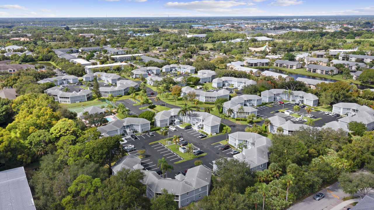 合同活跃: $169,999 (2 贝兹, 2 浴室, 1200 平方英尺)