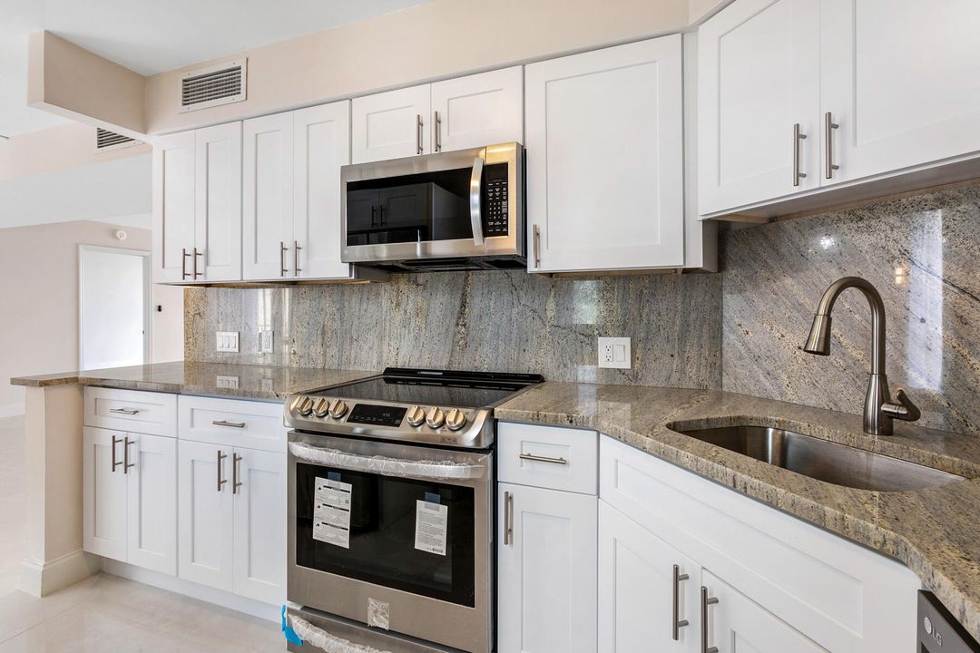 For Sale: $535,000 (2 beds, 2 baths, 1244 Square Feet)