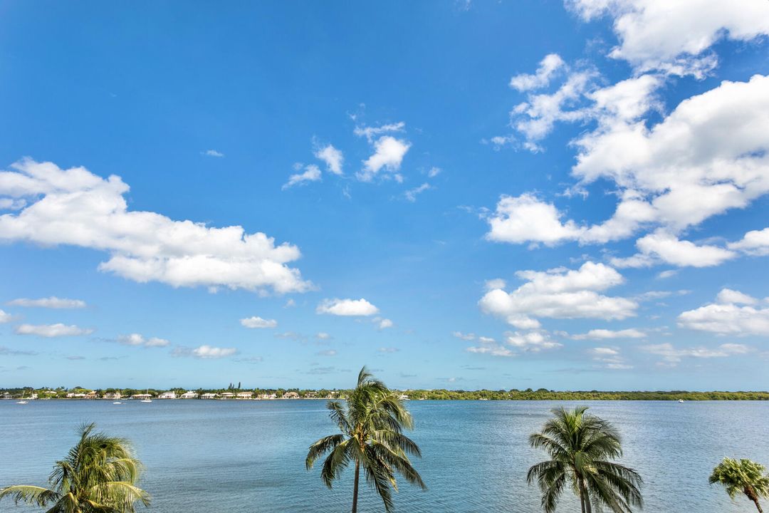 For Sale: $535,000 (2 beds, 2 baths, 1244 Square Feet)