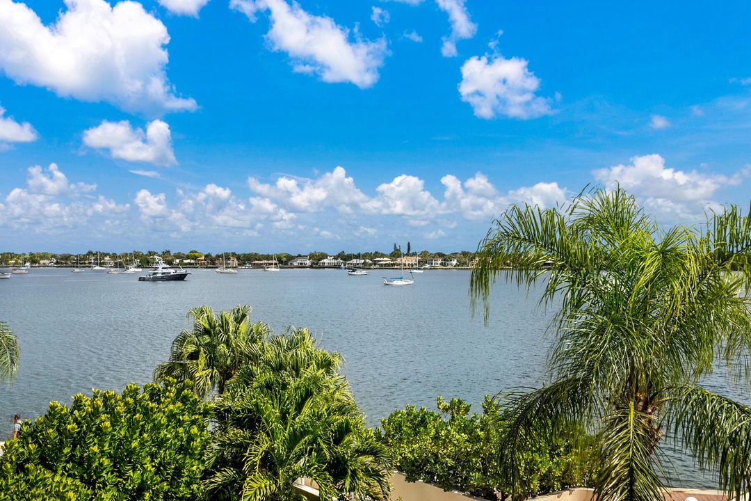 For Sale: $535,000 (2 beds, 2 baths, 1244 Square Feet)