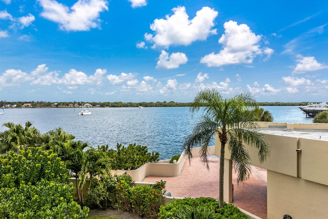 For Sale: $535,000 (2 beds, 2 baths, 1244 Square Feet)