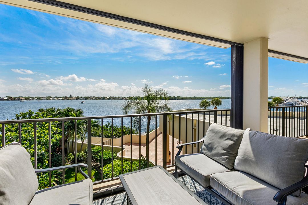 For Sale: $535,000 (2 beds, 2 baths, 1244 Square Feet)