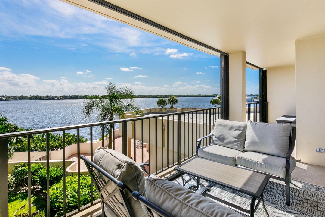 For Sale: $535,000 (2 beds, 2 baths, 1244 Square Feet)