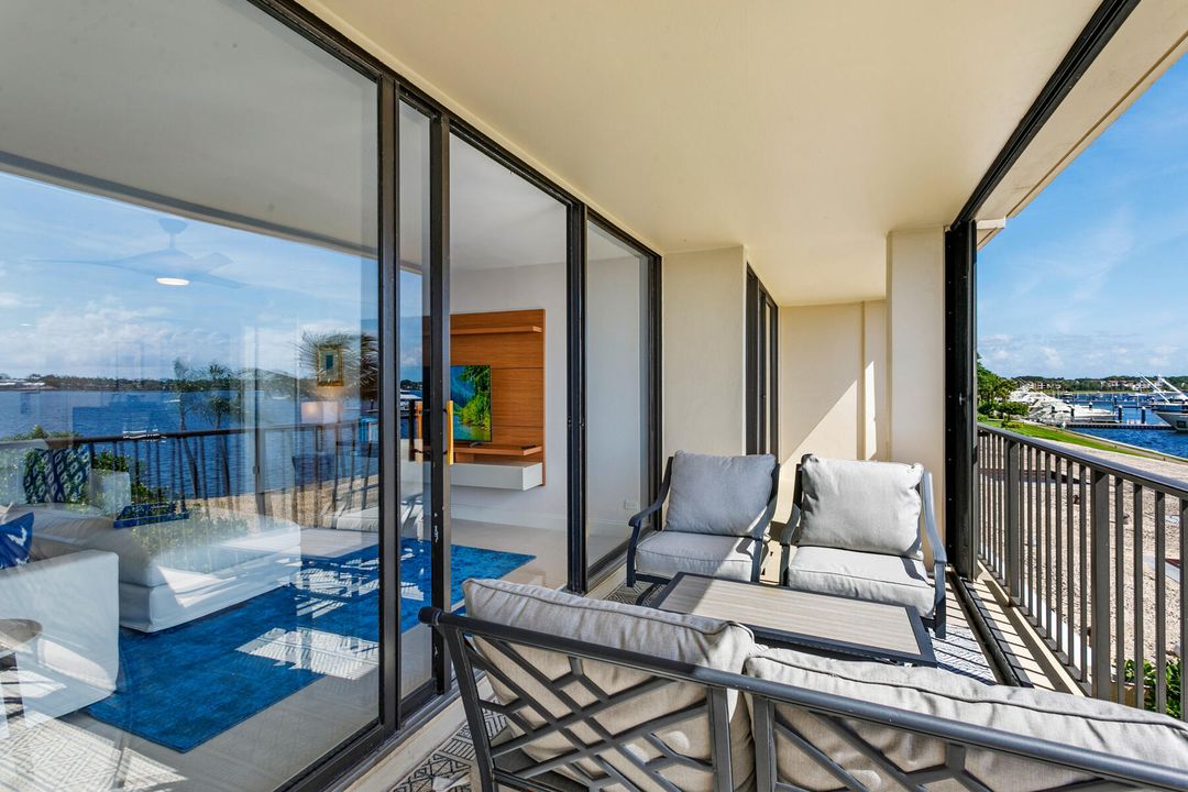 For Sale: $535,000 (2 beds, 2 baths, 1244 Square Feet)