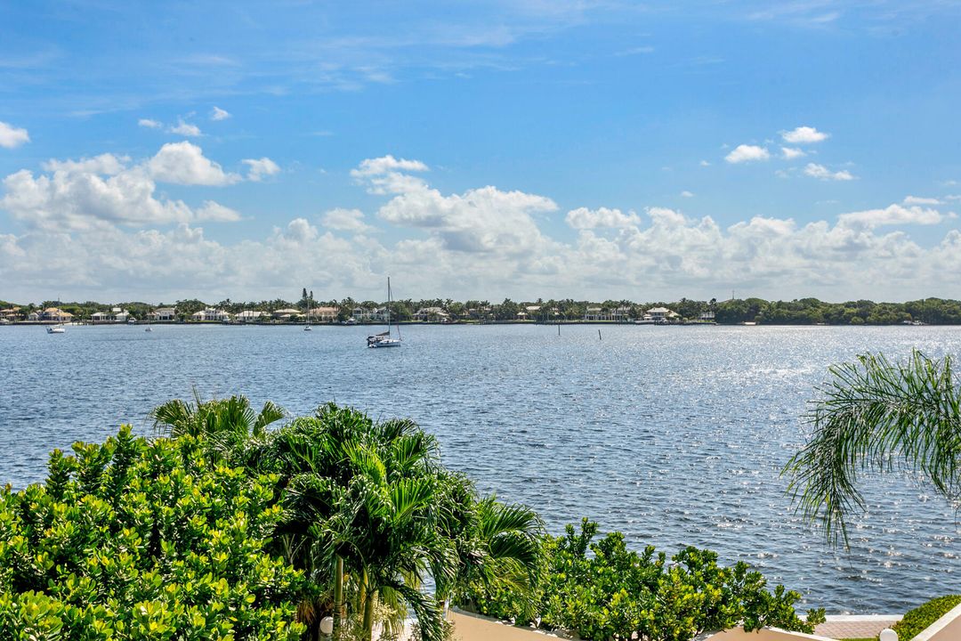 For Sale: $535,000 (2 beds, 2 baths, 1244 Square Feet)