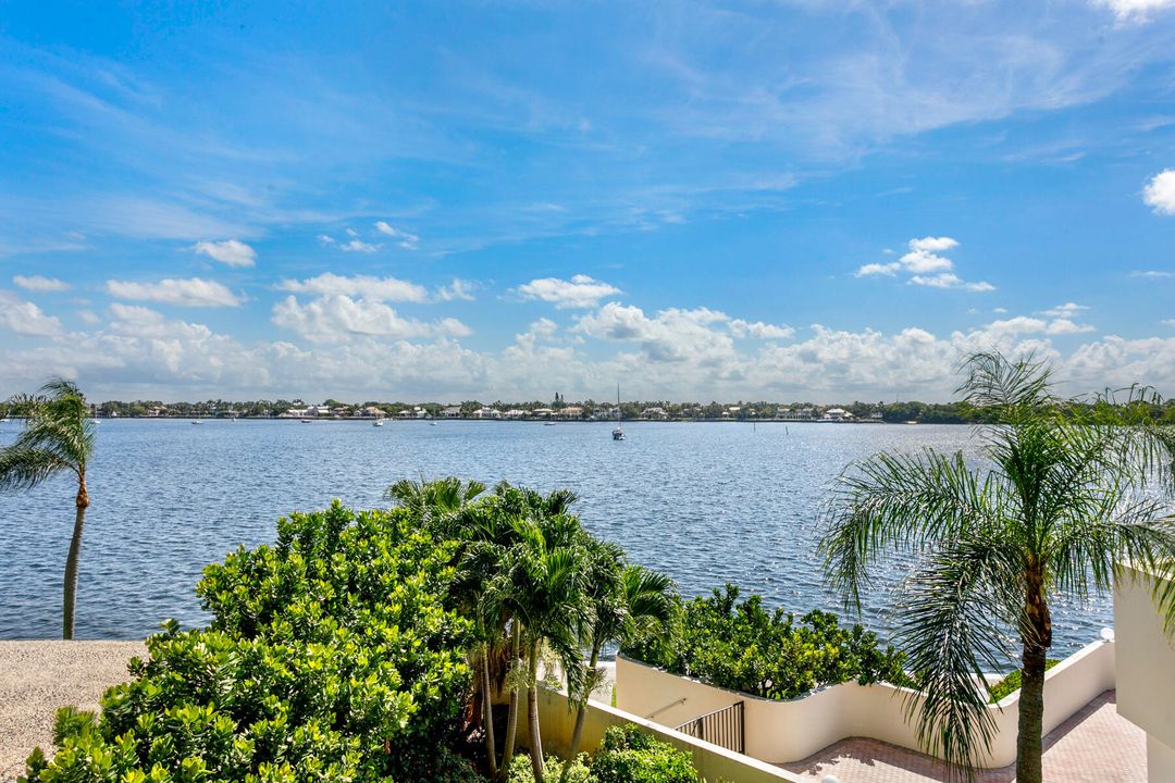 For Sale: $535,000 (2 beds, 2 baths, 1244 Square Feet)