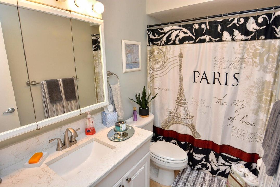 出租: $1,900 (2 贝兹, 2 浴室, 962 平方英尺)