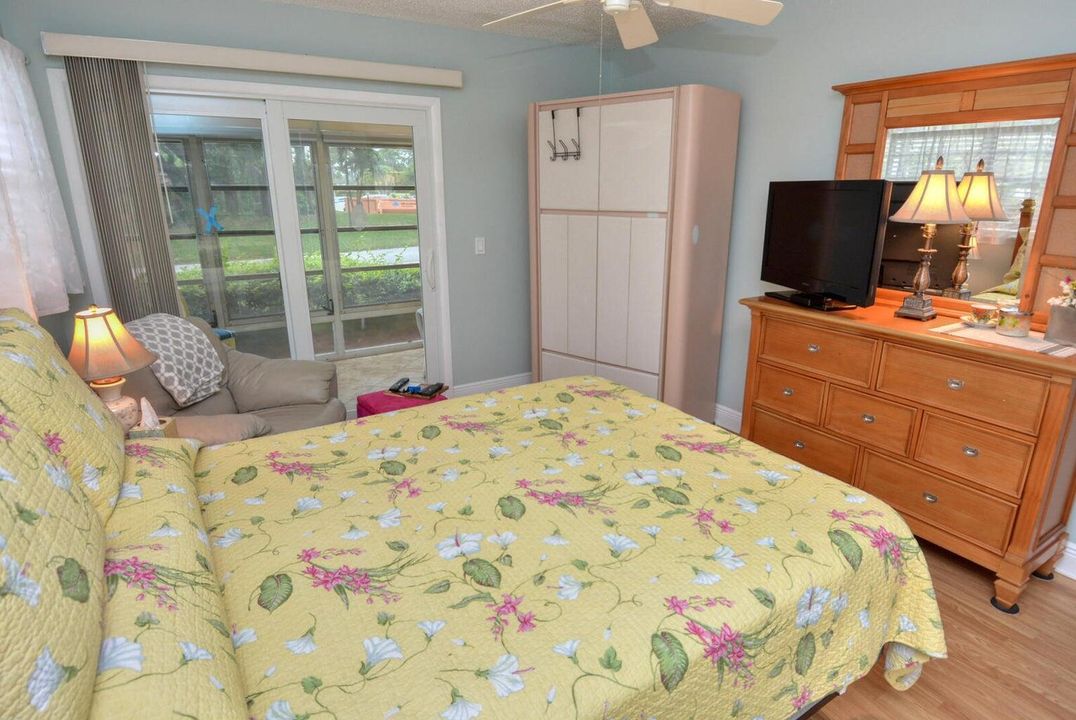 出租: $1,900 (2 贝兹, 2 浴室, 962 平方英尺)